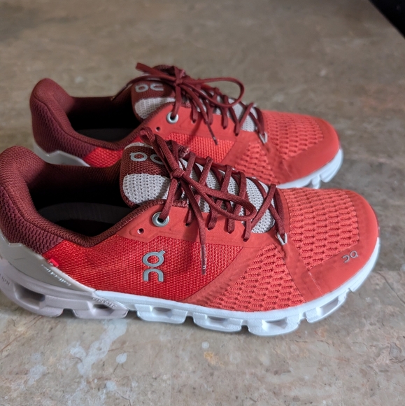 On Cloudflyer Onward -On Swiss Engineering ® Rust -Athletic Shoes Women Size 8 - Picture 1 of 10